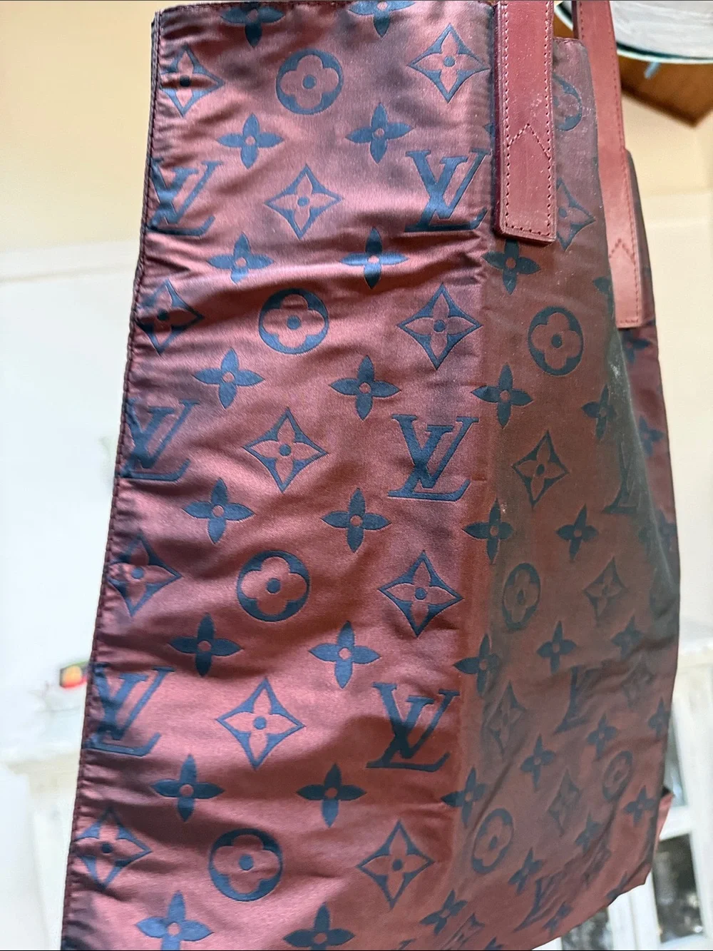 Louis Vuitton iridescent Dark Brown Monogram Tote Bag with Black Motif - Picture 5 of 9